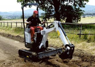 Mini bageri Bobcat E10z