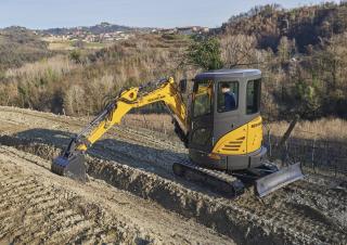 Mini bageri New Holland E26C