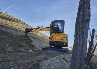Mini bageri New Holland E26C