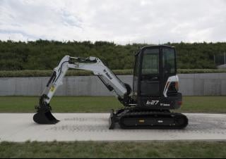 Mini bageri Bobcat E27