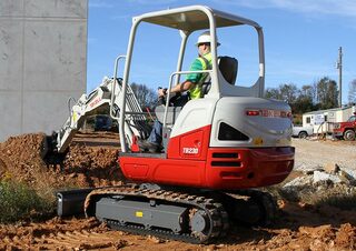 Mini bageri Takeuchi TB 230
