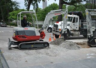 Mini bageri Takeuchi TB 235