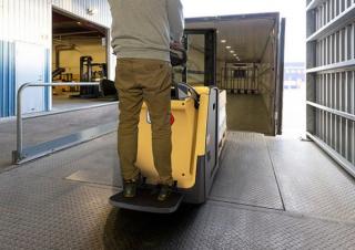 Paletni viličari Platforma za stojeće rukovatelje za paletne viličare Caterpillar NPV20N3D