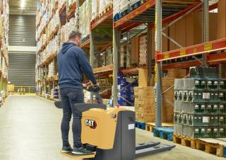 Paletni viličari Platforma za stojeće rukovatelje za paletne viličare Caterpillar NPV20QL