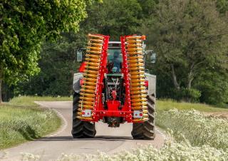 Pločasto-cinčana drljača Väderstad Carrier X 425