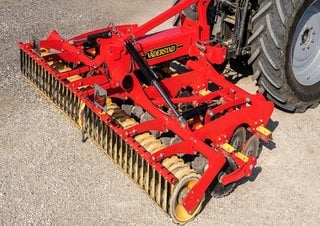 Pločasto-cinčana drljača Väderstad Carrier X 525
