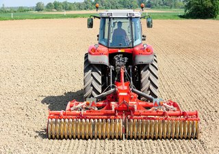 Pločasto-cinčana drljača Väderstad Carrier X 525