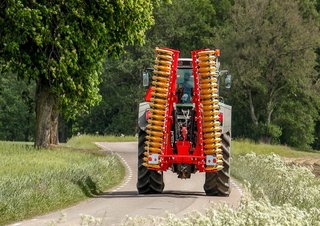 Pločasto-cinčana drljača Väderstad Carrier X 525