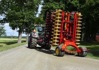 Pločasto-cinčana drljača Väderstad Carrier XL 625