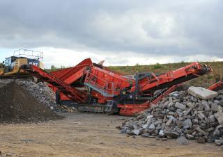Pokretna postrojenja za prosijavanje Terex-Finlay 873+ Spaleck