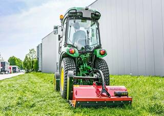 Vozila Prednje kuke za komunalne traktore John Deere 3039 R