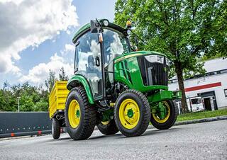 Vozila Prednje kuke za komunalne traktore John Deere 3046 R