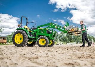 Vozila Prednje kuke za komunalne traktore John Deere 4052 M