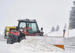 Vozila Prednje kuke za komunalne traktore Aebi TT 206+