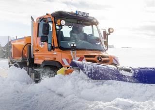 Vozila Prednje kuke za komunalne traktore Unimog U 423 Euro 6