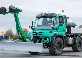 Vozila Prednje kuke za komunalne traktore Unimog U 529 EuroMot 4