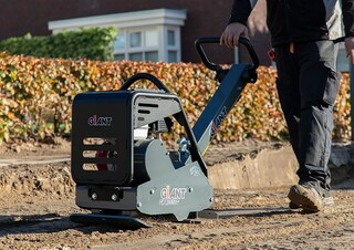 Kompaktori s vibracionim pločama Reverzibilni kompaktori s vibracionim pločama Giant GPR3558G