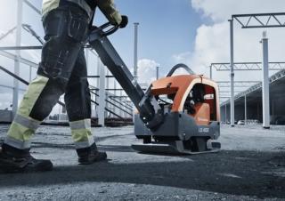Kompaktori s vibracionim pločama Reverzibilni kompaktori s vibracionim pločama Husqvarna LG 400