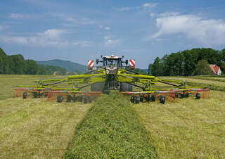 Rotacijske grablje Claas Liner 4800 Business
