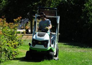 Samohodne kosilice za travnjake i vrtni traktori Etesia BUFFALO 124 HVHP2