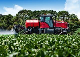 Samohodne poljske prskalice Massey Ferguson MF 8225