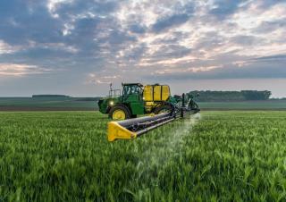 Samohodne poljske prskalice John Deere R4050i