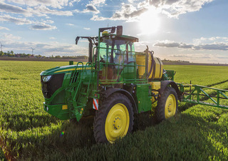 Samohodne poljske prskalice John Deere R4140i 