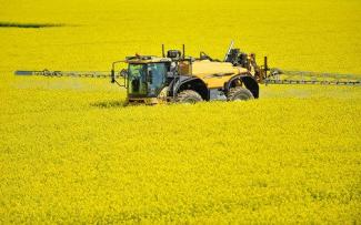 Samohodne poljske prskalice Challenger RoGator 635