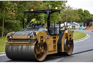 Valjci Tandem vibracijski valjci Caterpillar CB15