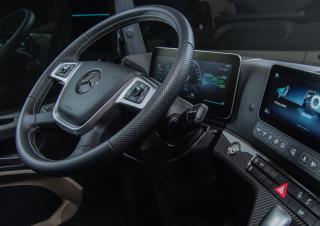 Kamioni Tegljači - tegljačke jedinice Mercedes-Benz Actros 1824 LS 4x2