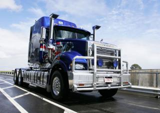Kamioni Tegljači - tegljačke jedinice Mack TITAN Day Cab ISX 550 8x6