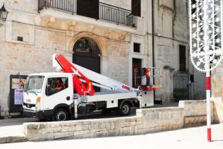 Teleksopska podizna platforma Teleskopske dizalice sa granom montirane na kamion CMC PLA250