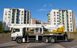 Teleksopska podizna platforma Teleskopske dizalice sa granom montirane na kamion Bronto Skylift S 50 XDTJ