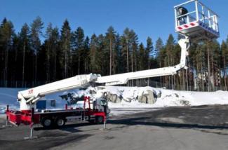 Teleksopska podizna platforma Teleskopske dizalice sa granom montirane na kamion Bronto Skylift S 65 XR