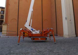 Teleksopska podizna platforma Teleskopska podizna platforma na gusjenicama Easy Lift R260WHY