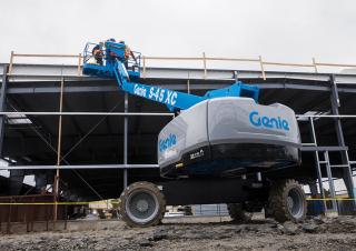 Teleksopska podizna platforma Teleskopska podizna platforma na gusjenicama Genie S-45 XC