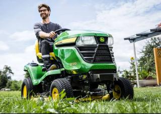 Samohodne kosilice za travnjake i vrtni traktori John Deere X370