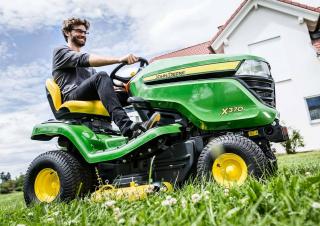 Samohodne kosilice za travnjake i vrtni traktori John Deere X370