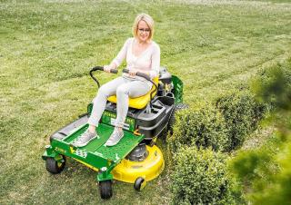 Samohodne kosilice za travnjake i vrtni traktori John Deere Z335E