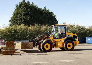 Utovarivači na kotačima JCB 411 HT