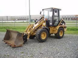 Utovarivači na kotačima Caterpillar 906
