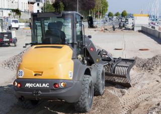 Utovarivači na kotačima Mecalac AS900