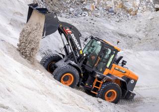 Utovarivači na kotačima Doosan DL250-7