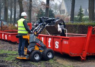 Utovarivači na kotačima Giant SK202D