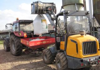 Utovarivači na kotačima Giant V 452 T