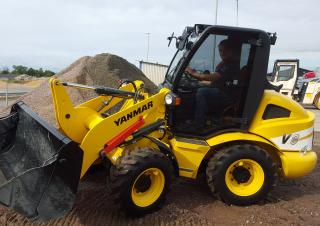 Utovarivači na kotačima Yanmar V8 