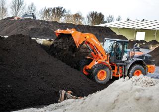 Utovarivači na kotačima Hitachi ZW220-6