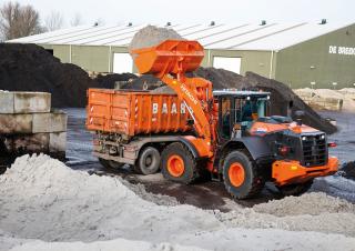 Utovarivači na kotačima Hitachi ZW220-6