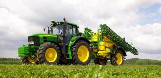 Vučene prskalice John Deere 832