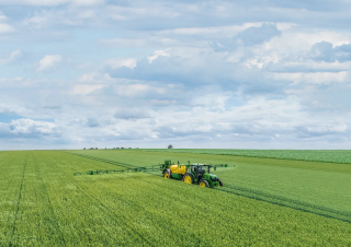 Vučene prskalice John Deere M724i